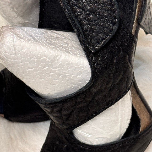 Pedro Garcia Black and White Peep-Toe Heels - Picture 16 of 17